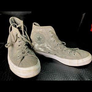 Women’s converse high tops